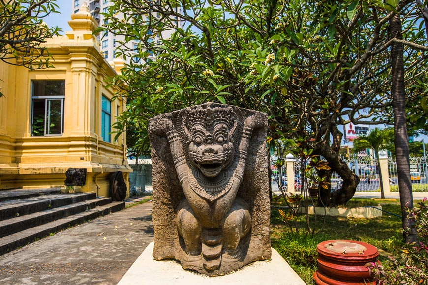 Cham Statue Da Nang museum