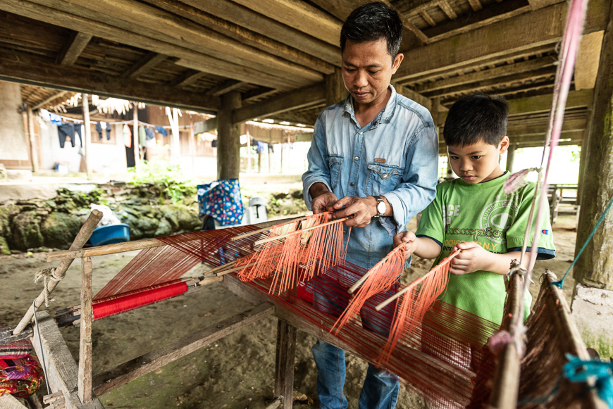 Weaving workshop in Pu Luong